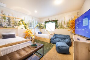 Themed room for kids, teens, or adults can also sleep on the twins! Smart TV.