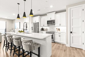 Kitchen & Bar seating
