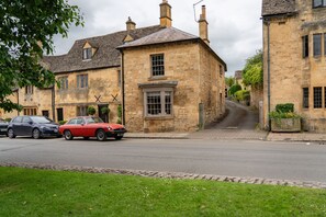 Pinkney House - StayCotswold