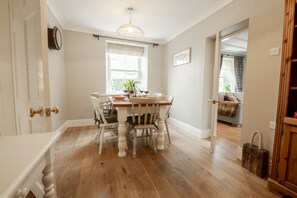 Mae Cottage, Arkengarthdale, nr Reeth: Charming dining room