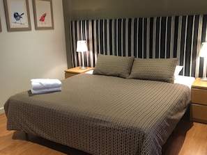 king size bed in 2 bedrooms