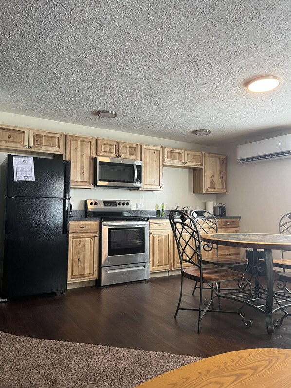 Newly renovated full kitchen