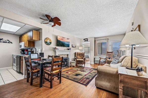 Open floorplan with plenty of space for your group.
