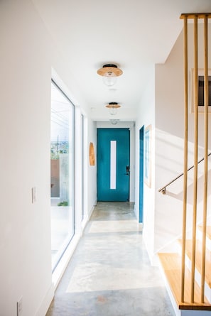 Wide entrance with natural daylight