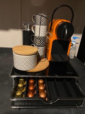 Kaffe og/eller kaffemaskine