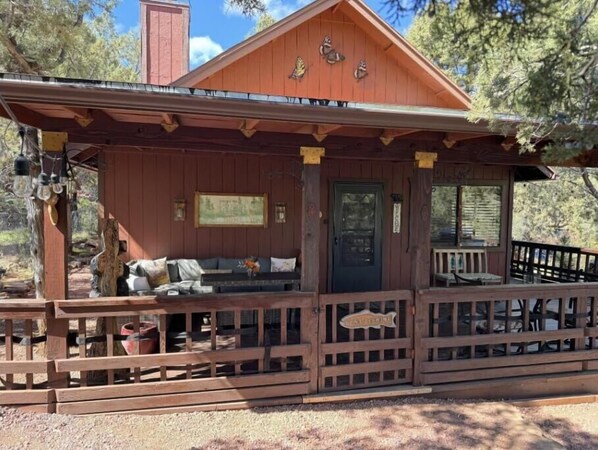 Front of cabin, Spacious front porch with seating