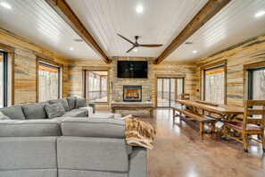 Living Room | Fireplace | Smart TV | Central Air Conditioning/Heat | 1st Floor