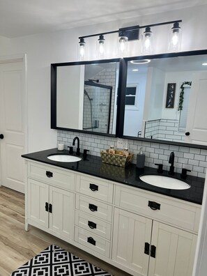 BIG Upstairs bathroom w dual sink, shower, jet tub and bluetooth fan.