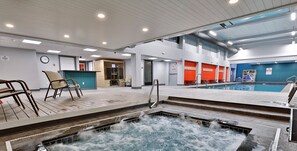 Enjoy a unique experience with our indoor pool featuring a hot tub right in the center! Perfect for fun afternoons, taking your vacation relaxation to the next level.