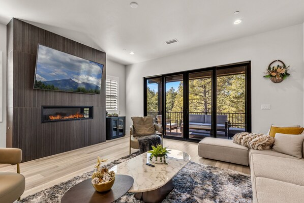 Ideally located in a quiet neighborhood nestled in the forest with close access to NAU, CCC and downtown Flagstaff