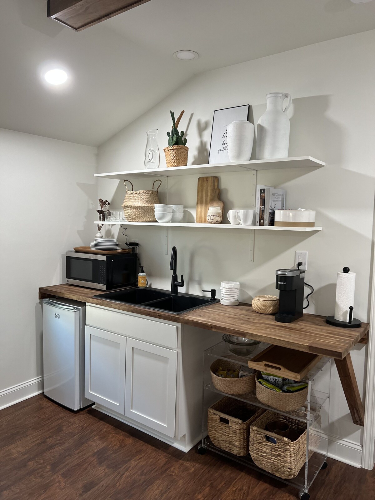 Serene & Cozy Bungalow with 1 bedroom and WiFi, AC in peaceful Kernersville