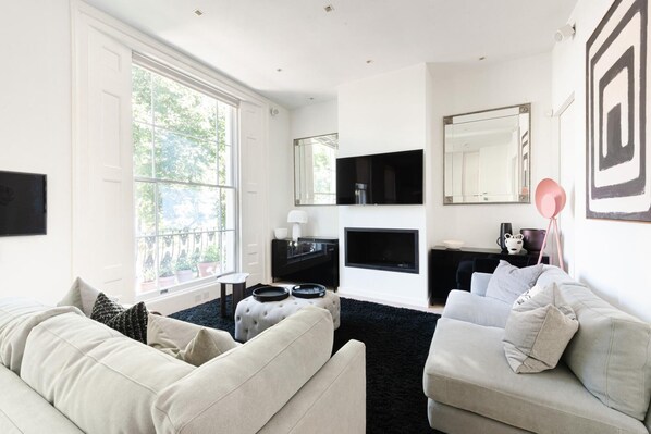 Calm Diva 2 Bedroom in Notting Hill (5828)
