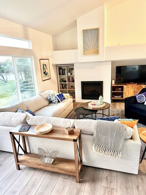 Living Room (2)