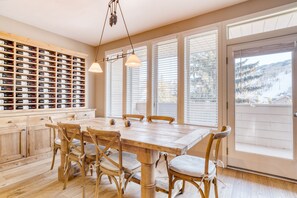 Spacious dining area with seating for 6.