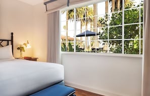 Unit with King bed. Exact unit will be assigned upon arrival. Views, colors, and decor may vary.