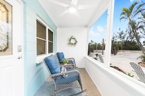 Private front lanai