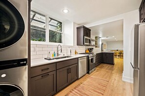 Cook, dine, and live with ease in the Courtyard Suite's full kitchen, boasting sleek appliances and a convenient washer/dryer combo. It's the perfect fusion of functionality and style for both short and extended stays in Sturgeon Bay.