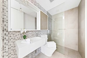 The warm & cozy bathroom.