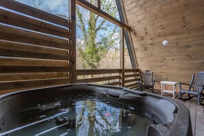 Awesome Private Hot Tub On Covered Back Porch!