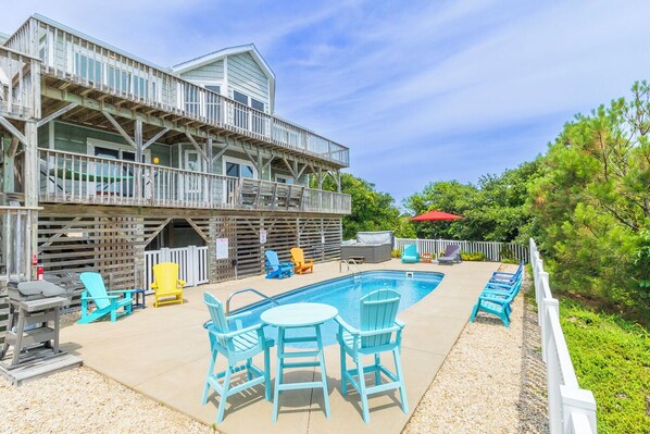 Rear Exterior & Private Pool
