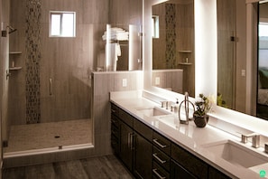 Ensuite Bathroom w/ Large Shower & Double Sinks