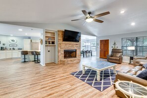 Living Room | Single-Story Home | Central A/C