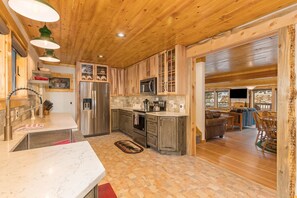 Pine Brook - Beautiful open concept kitchen
