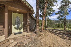 Kittery West - Kittery West Estes Park, Exterior front door.