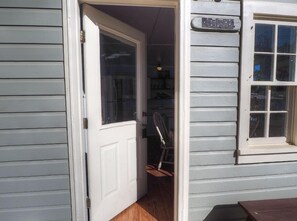 Murphy's Riverside Cottage - Front door