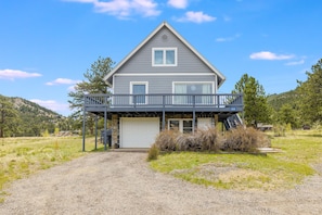 Grandma's Mountain Getaway - Parking available for 2 vehicles in garage and 2 in driveway