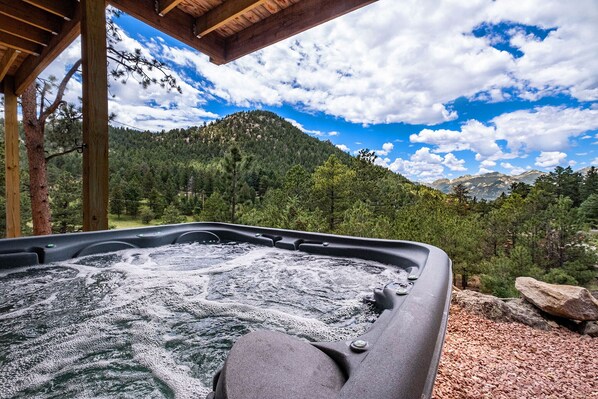 Eldondale -- Best Views in Estes Park - Serene, Hot Tub, Wildlife - 22-ZONE3272 - a SkyRun RMNP Property - Eldondale - Eldondale Estes Park Hot tub with a mountain view