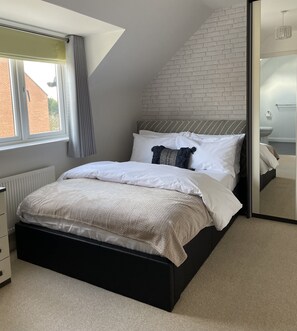 Principal bedroom with ensuite