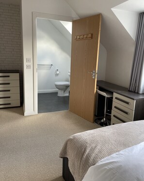 Principal bedroom with ensuite