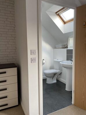 Principal bedroom with ensuite