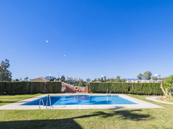  Cubo's Chaparral Townhouse & Community Pool