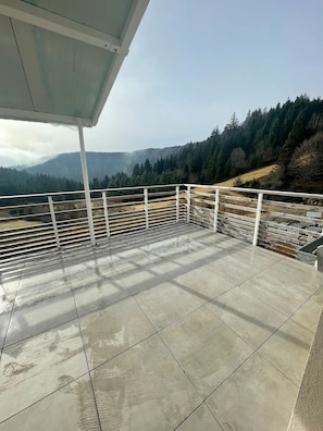 Terrasse plein sud vue sur le lac