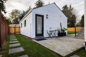 Detached unit with fully fenced yard and private entrance 