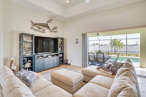 Living Room | Smart TV | Free WiFi