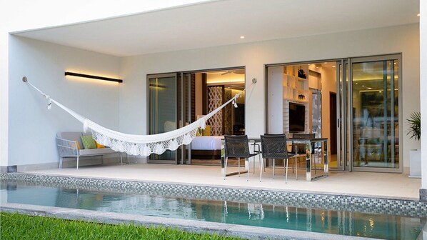 Private Terrace with Hammock and swim up pool