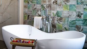 Freestanding tub 