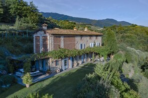 Plante, Bâtiment, Fenêtre, Ciel, Arbre, Montagne, Maison, Paysage Naturel, Paysage, Herbe