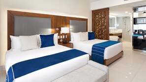 Stylish Studio room with chic decor - your luxe Los Cabos retreat.
