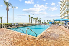 There's so much to enjoy right outside your door! From sand and beach to refreshing pools, the lazy river, hot tub, and dining- boredom is NOT an option.
