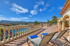 Balcony/ terrace