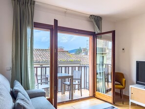 Charming Apartment Balcony in Banyoles  