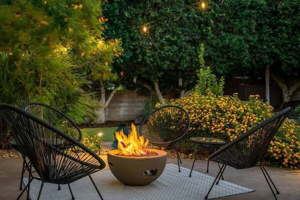 Enjoy the fire pit at night while you look up at the stars and palm trees.