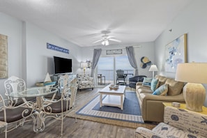 Tropic Isles 504 Living Area