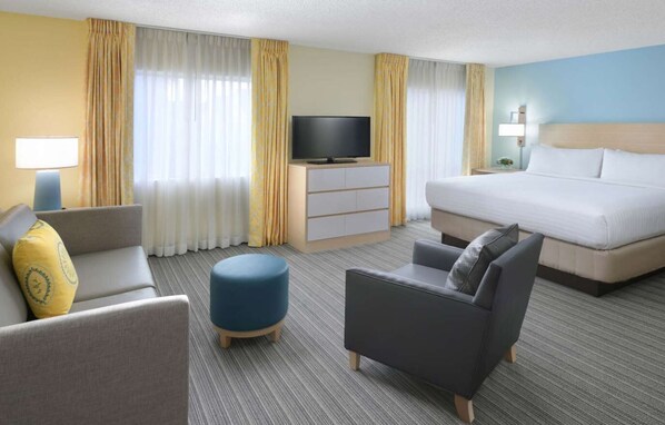 Unit with King size bed. Exact unit will be assigned upon arrival. Views, colors and decoration may vary.