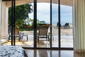 Casa Macaw -King bedroom, patio and view