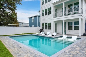 Enjoy the Sunshine State!  Iris features a private seasonally heated pool!
